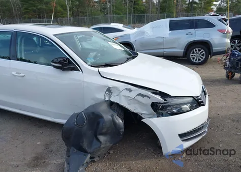 2013 Volkswagen Passat 2.5L Se z USA, uszkodzony, nr VIN 1VWBP7A30DC034530